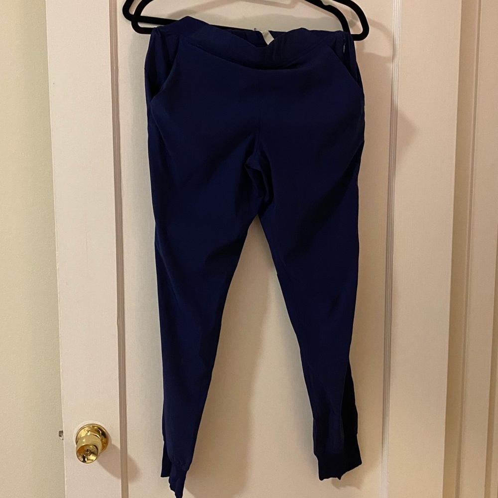 Lululemon Excellent Condition Blue Joggers size 6
